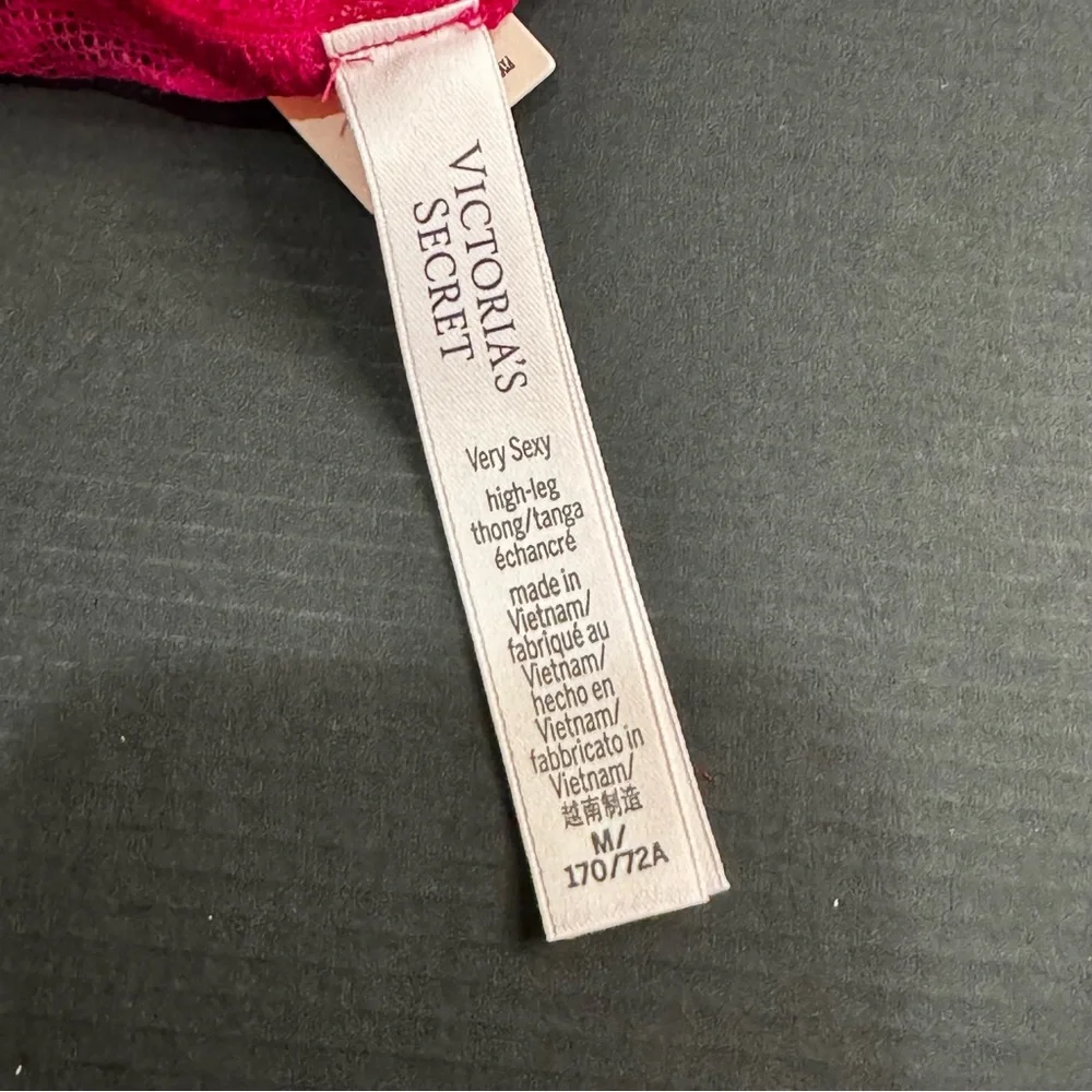 NWT Victoria's Secret Panty M Thong
